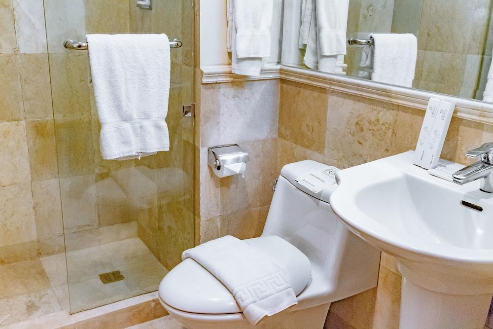 Crown Regency Courtyard Resort 3*