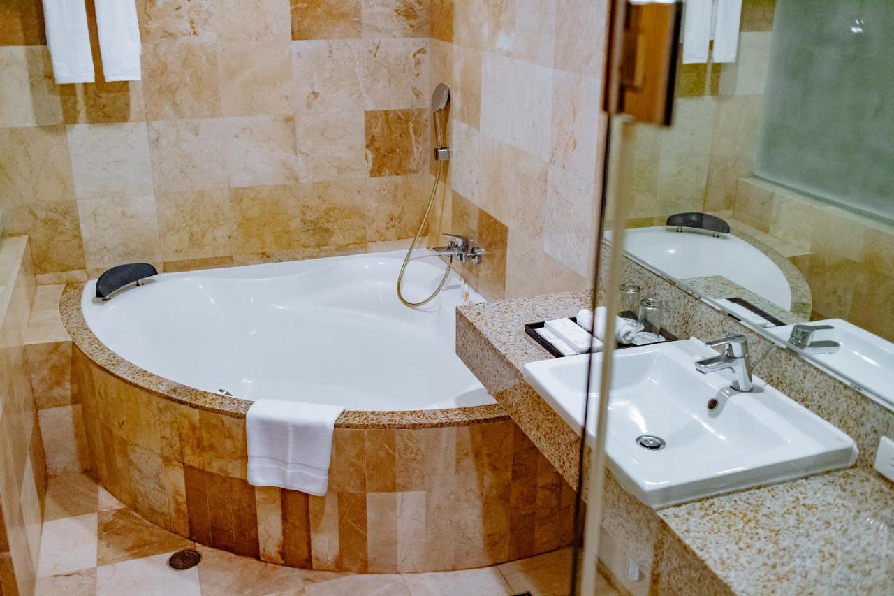 Resort Crown Regency Courtyard Balabag (Boracay)