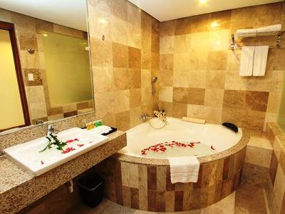 Crown Regency Courtyard Resort Balabag (Boracay)